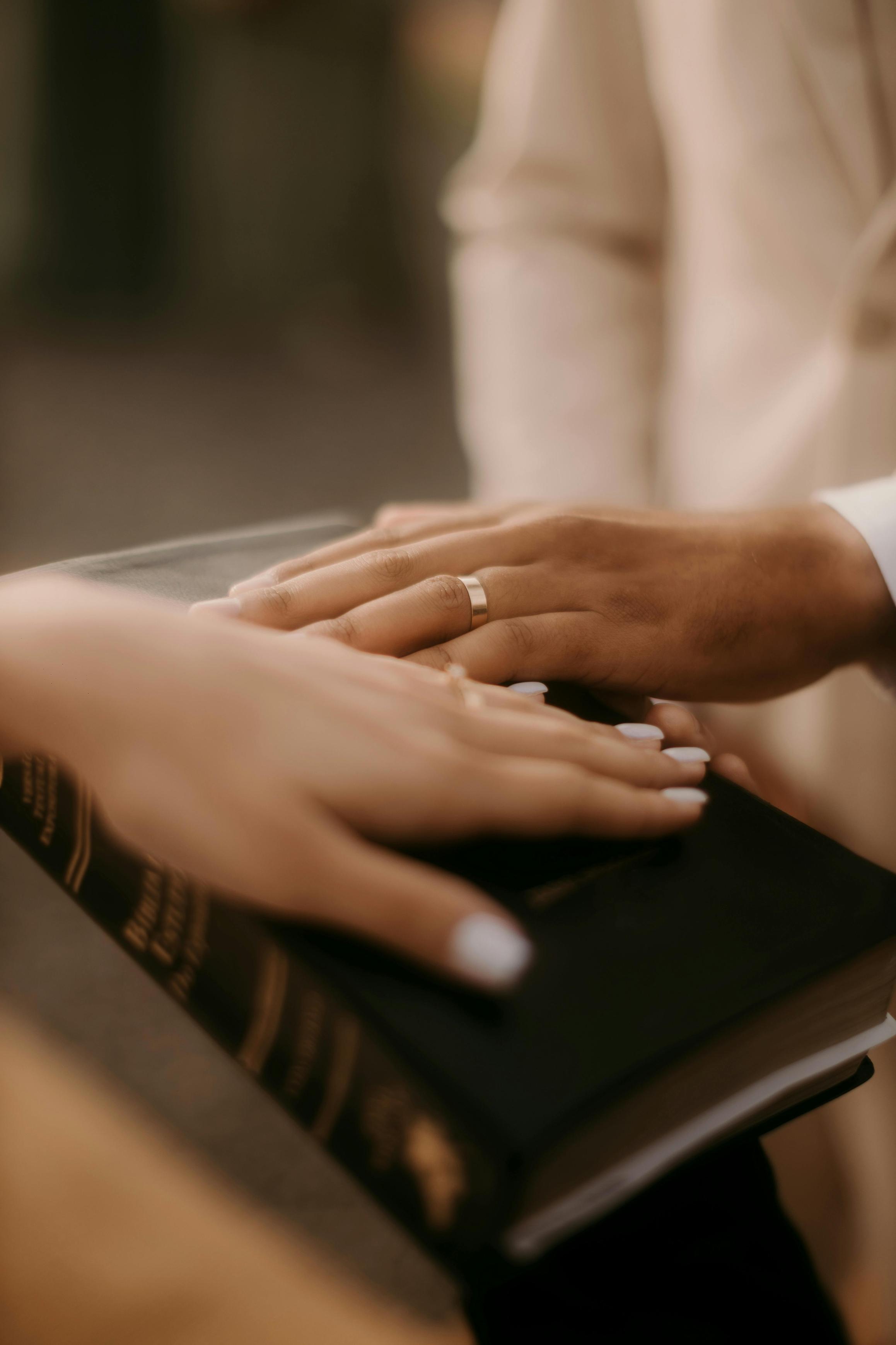 anillo de boda flojo